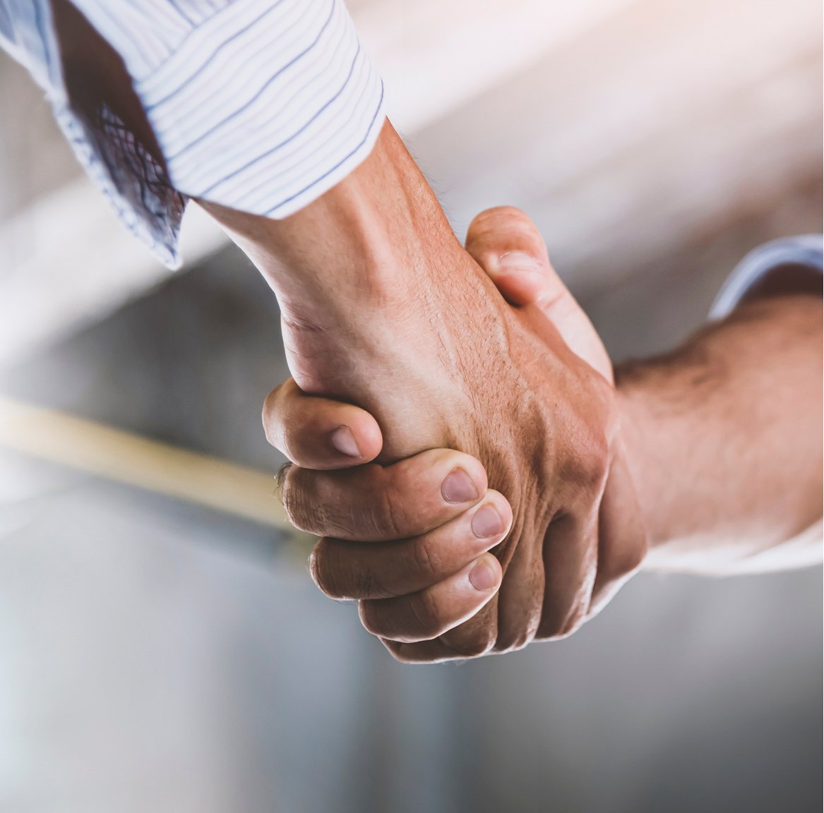 Handschlag zwischen Planer und Auftraggeber