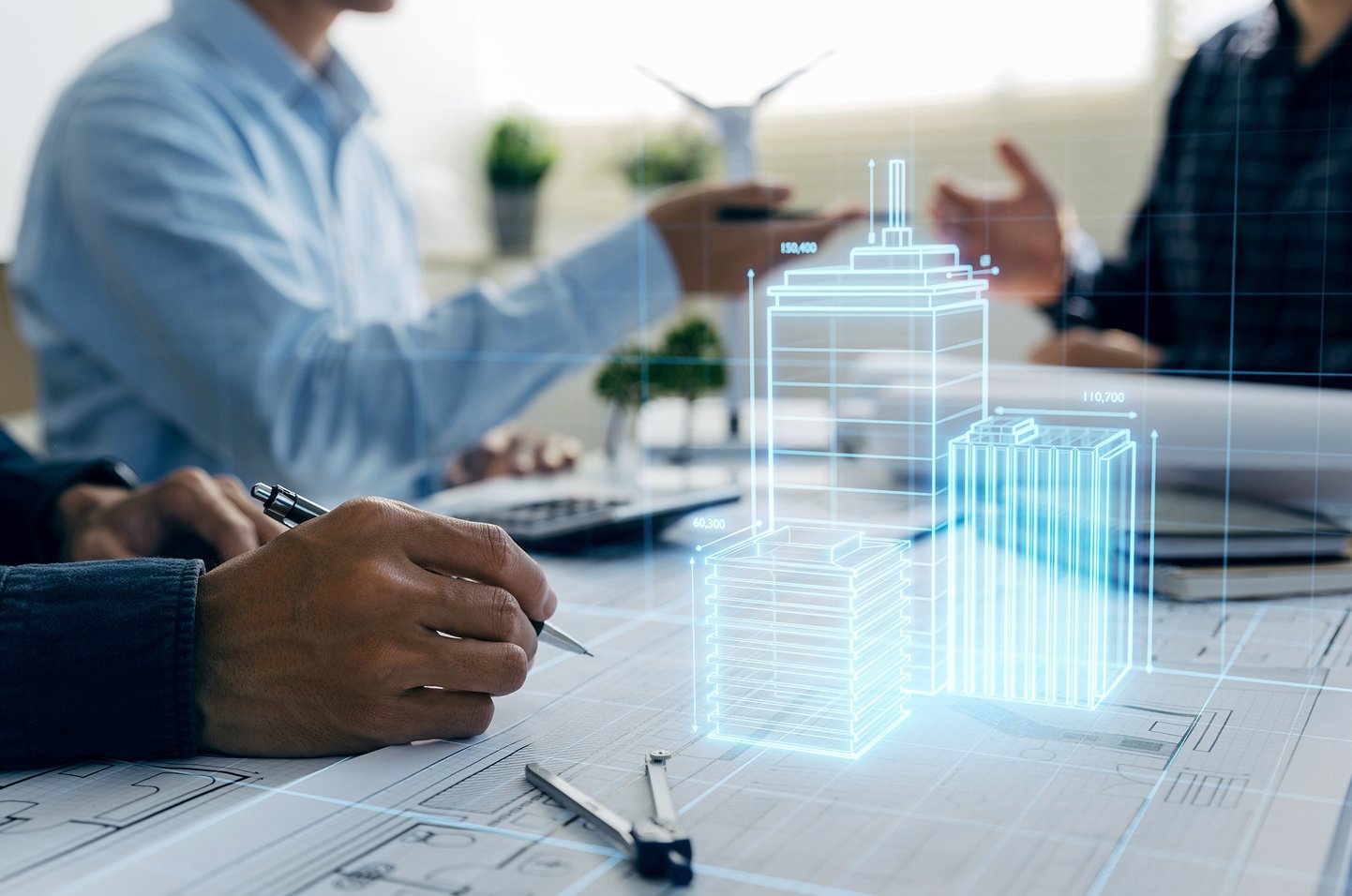 Planungsbesprechung mit digitalem Gebäudemodell